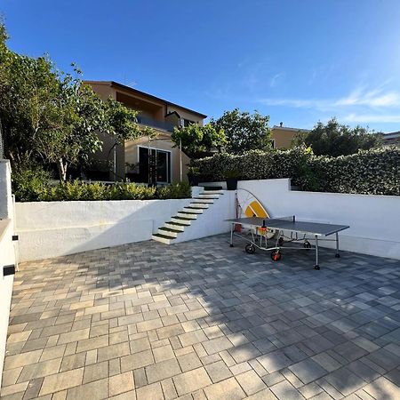 Beach Holiday Home With Private Jacuzzi & Parking 特罗吉尔 外观 照片