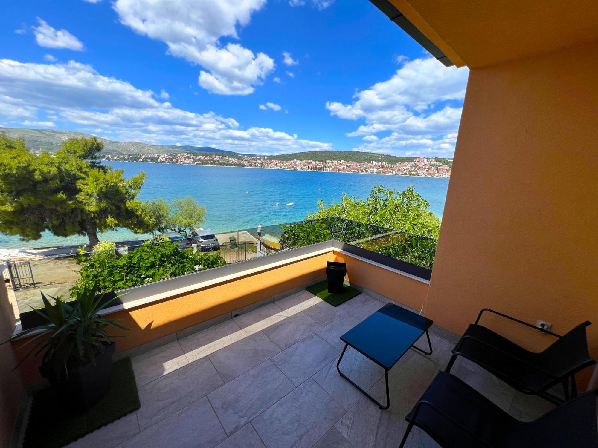 Beach Holiday Home With Private Jacuzzi & Parking 特罗吉尔 外观 照片