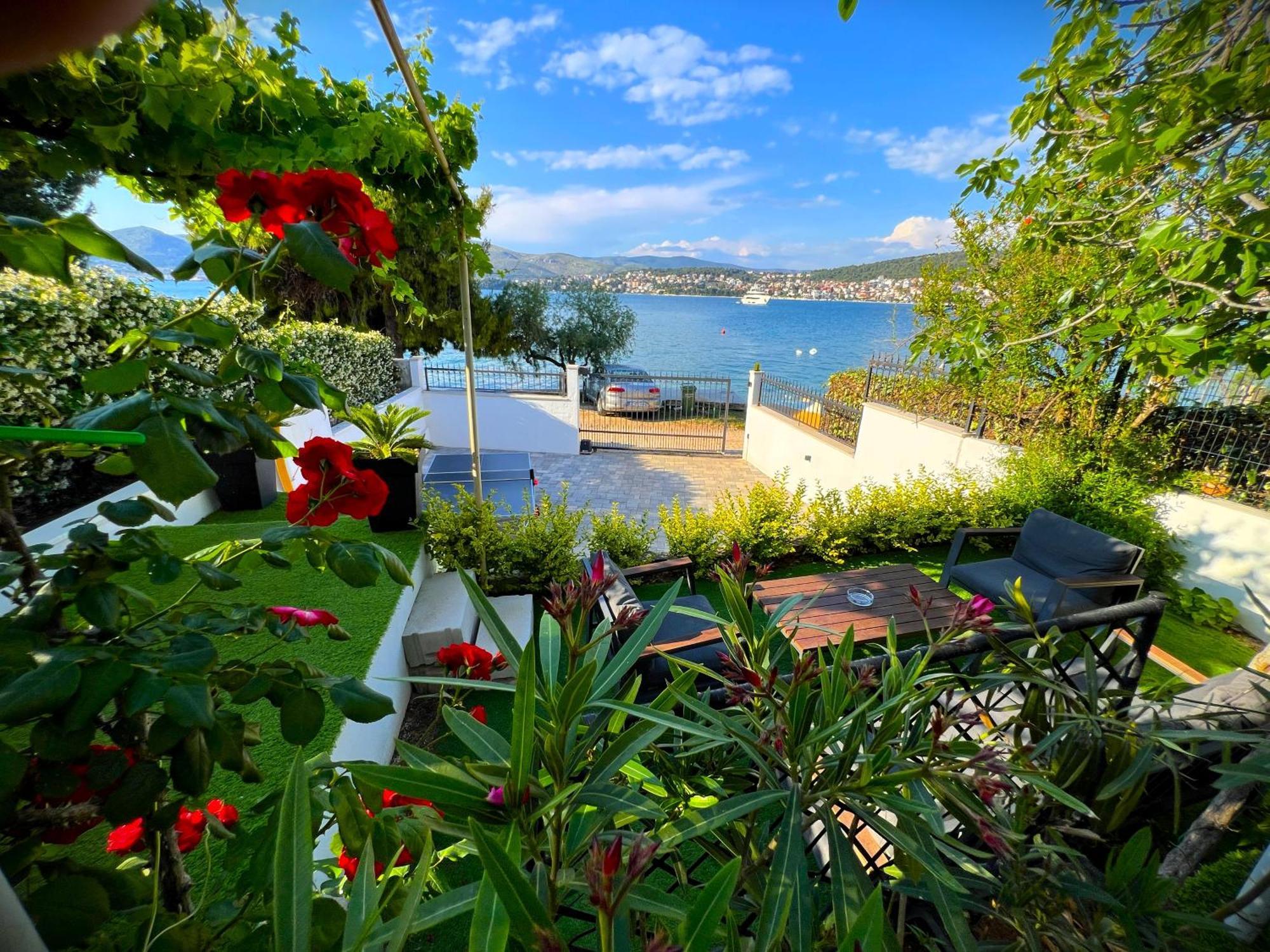 Beach Holiday Home With Private Jacuzzi & Parking 特罗吉尔 外观 照片