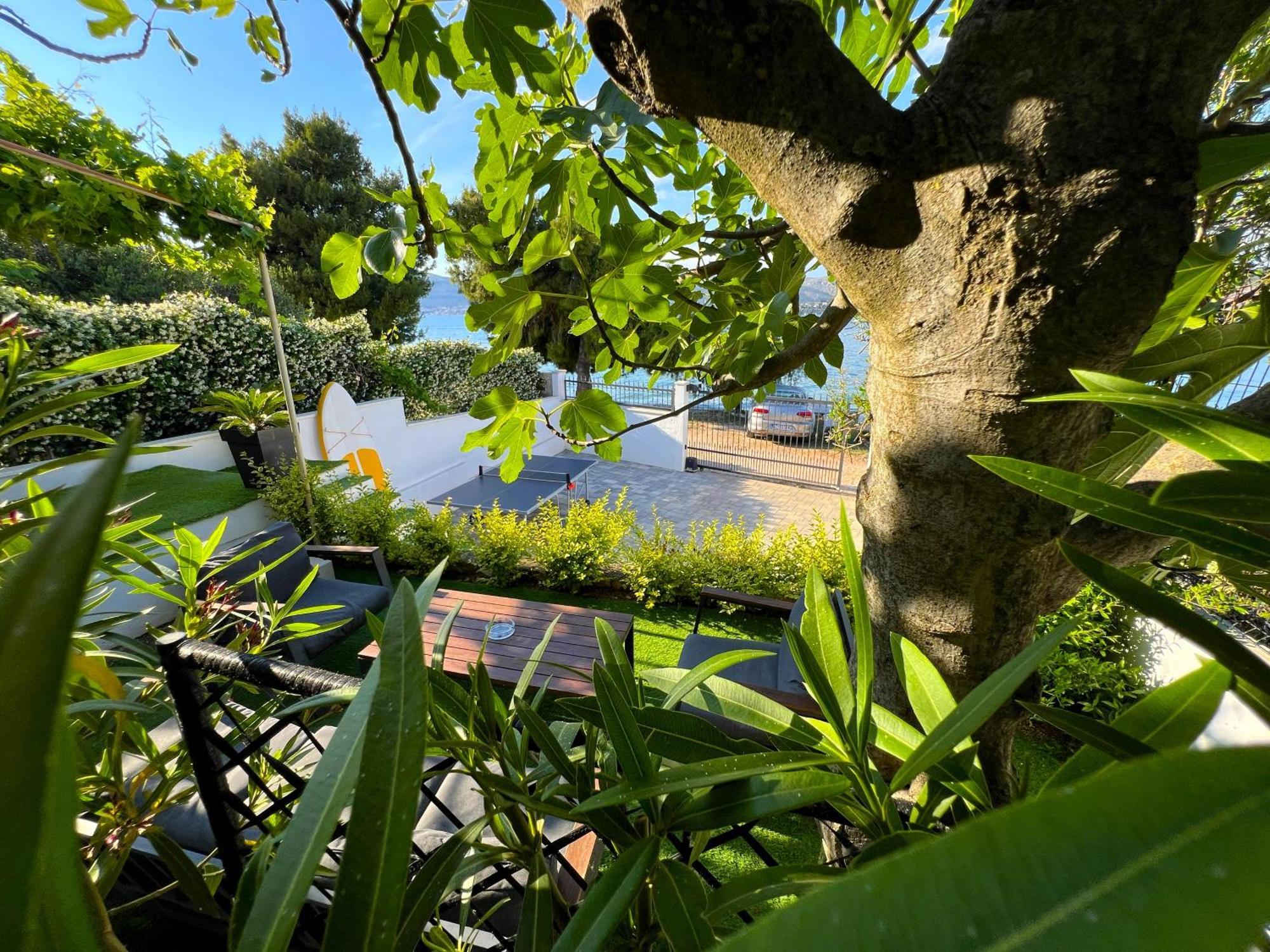 Beach Holiday Home With Private Jacuzzi & Parking 特罗吉尔 外观 照片